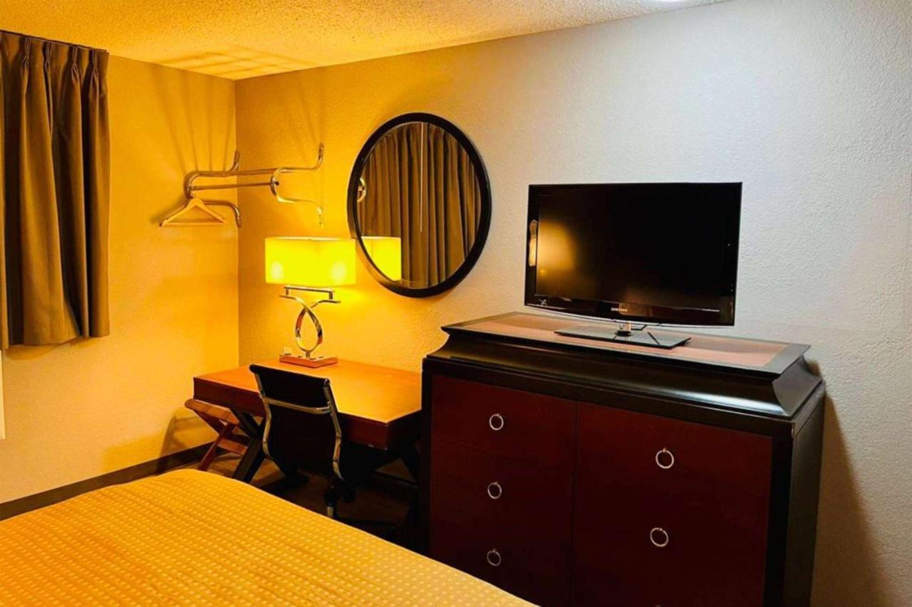 Super 8 By Wyndham Benton Harbor St Joseph Hotell Eksteriør bilde